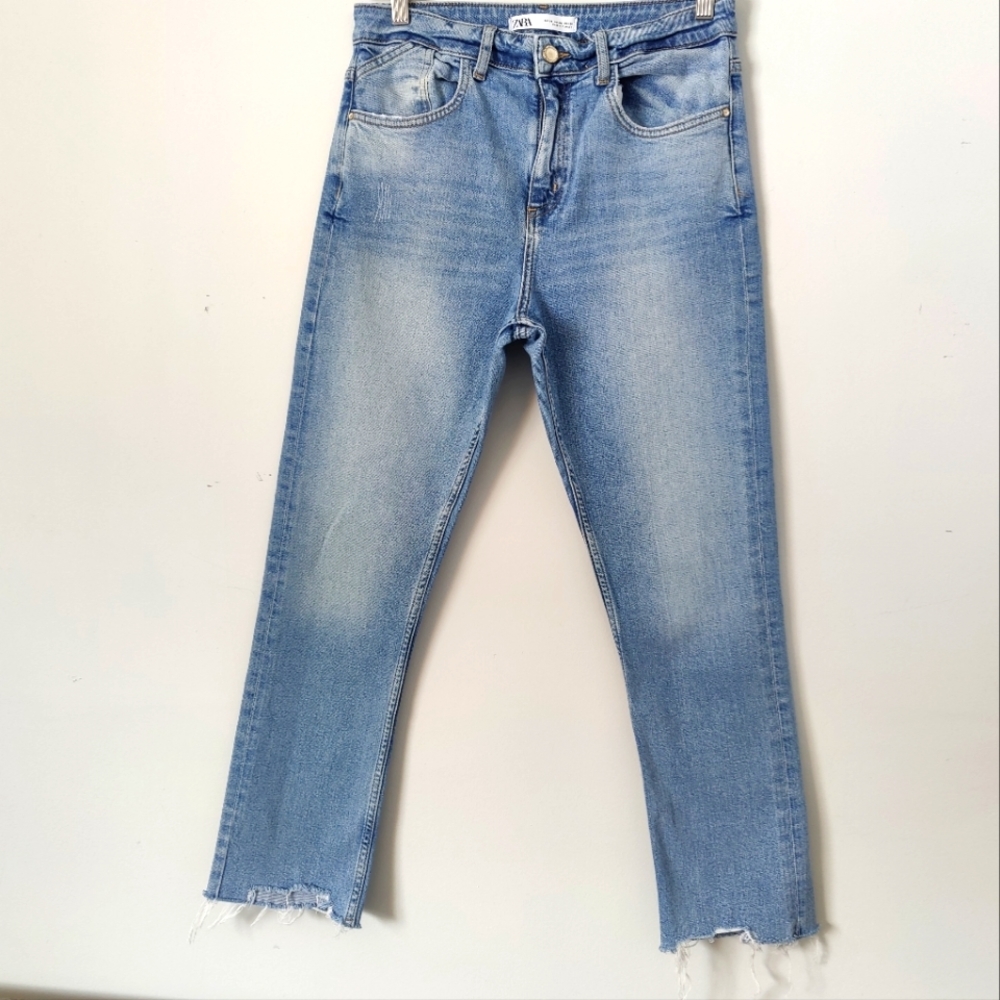Zara Cropped destructed- Hem Blue Jeans